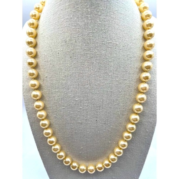 Vintage Faux Glass  Pearl Necklace With Gold-Tone Clasp - Picture 1 of 6